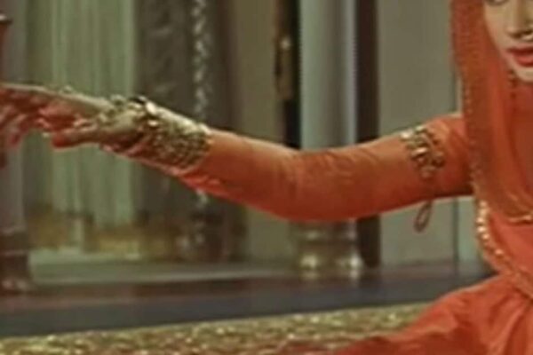 The film, which takes 14 years to be made, the actress hidden from the veil, the heroine died as soon as it was released