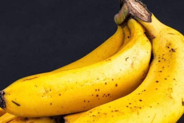 Mouth blisters by eating banana: Reason and prevention.