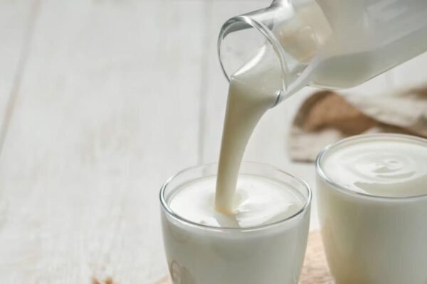 Benefits of Consuming Buttermilk | Benefits of drinking buttermilk in summer: digestive improvement, prevention of dehydration.