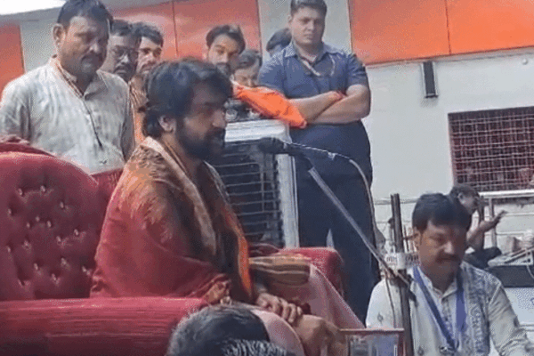 Dhirendra Shastri Pakistan Terrorism | Love Jihad Girl Love Marrige | Pt. Dhirendra said- Government killed Pakistan by entering the house: On love jihad, we are not able to give samsk to daughters, make them cutters- Chhatarpur (MP) News