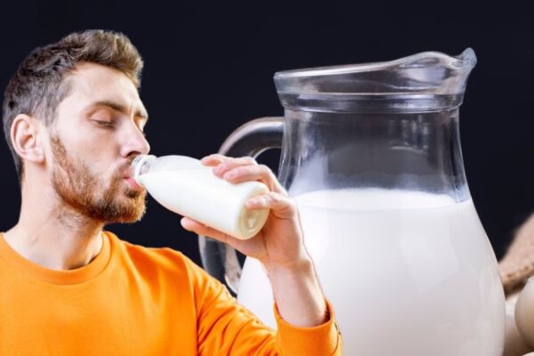 5 Amazing Health Benefits of Garlic Milk Must Drink Night for Migraine and Cholesterol or More Say Expert | Drink this milk before going to bed at night, will be shocked to see the result
