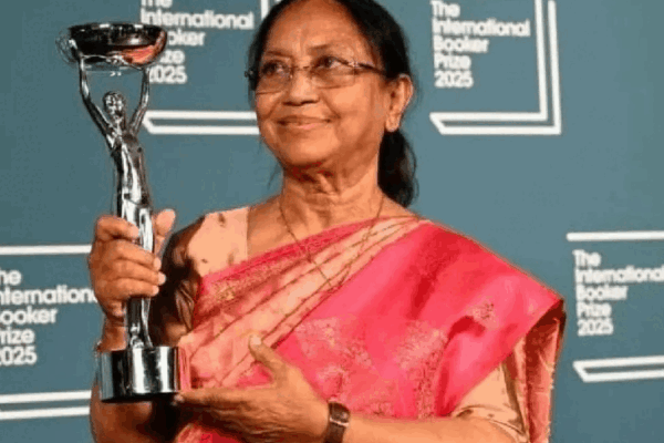 This is the first time a Kannada Book Got The Booker Award | Kannada writer Banu Mushtak was booked to the hijab in schools, fought for permission to go to the mosque, then there was a lot of malaise from the society