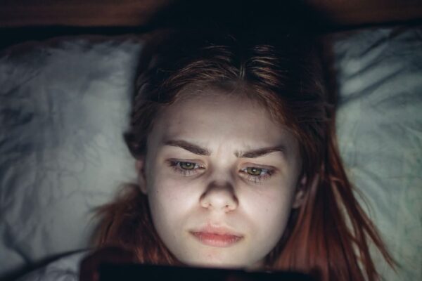 Bedtime screen Habit Increase Risk Cancer: This habit of cancer at night