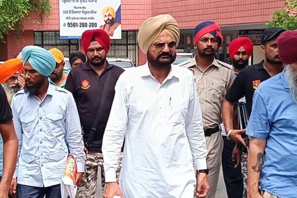 Controversy over Moosewala Documentary Father Complain Maharashtra DGP News Update | Controversy over Mouswala’s documentary: Father complains to DGP Maharashtra, demands ban on broadcasting – Mansa News