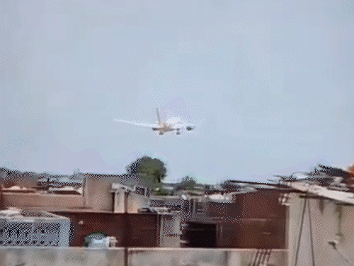 Ahmedabad Civil Hospital Live Photos Update | Air India Plane Crash Video | Police will interrogate the first video of the plane crash: Aryan told Bhaskar- first saw the plane closely, there was a blast as soon as the zoom was done.