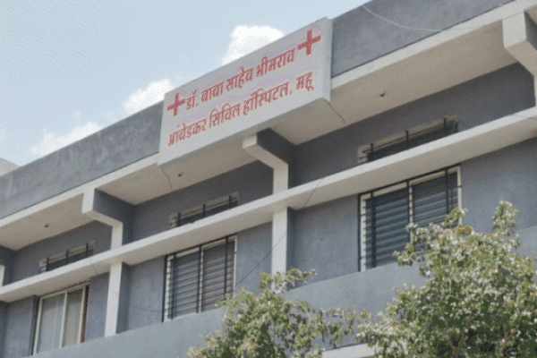 Mutilated Newborn Body Found in Mhow Hospital toilet; Police Launch Investigation | Dogs ate newborn in Mhow’s hospital: Mother escaped after giving birth to a toilet, only half of the dead body was found – Mhow News