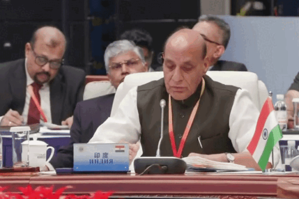Rajnath said in Sco Meeting- Epicenter of Terrorism is no longer safe | In the SCO meeting, Rajnath said-the episode of Atkivism is no longer safe: Criticism of double standard countries; Pakistan’s defense minister was also present in the meeting
