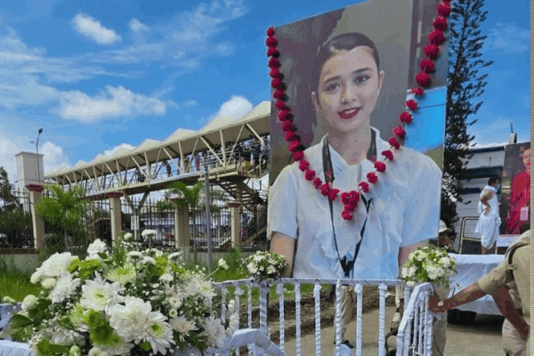 Kongbrilatpam NGANTOI SHARMA Cremated in Manipur Ahmedabad Plane Crash | Air Hostess Nagantoi Sharma was cremated in Manipur: Ahmedabad aircraft was lost in the accident; Family became insensible after seeing the body of daughter