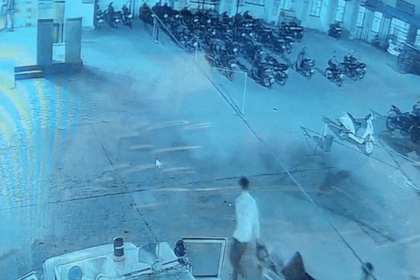 Brutal Gang Rape of a Minor in a Government Hospital | Notice of gang rape from a minor in Rewa’s government hospital: CCTV footage was seen taking the stretcher on a stretcher; Outsourced employees accused of incident – Rewa News