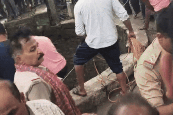 Many people died due to gas leakage in the well | Gas leakage in the well, news of death of 5 people: 3 bodies were removed in Guna, came out to save the calf; Police- Administrative Officer on the spot – Guna News