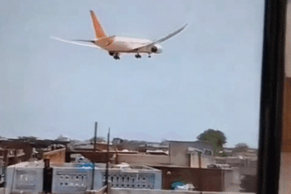 Did the plane crash due to pilot error? , Pilot said- Mede, Medade … Not getting the thrust, the plane is not getting up: an analysis of the crashes 4 theory, the pilot’s fault or the engine malfunction; Understand experts