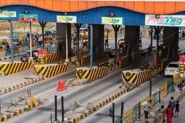 Fastag Annual Car Pass 2025; Toll Plaza | Nitin Gadkari | Fastag for one year for 3000 rupees: Private vehicles will be able to cross toll 200 times, learn details in 5 questions and answers