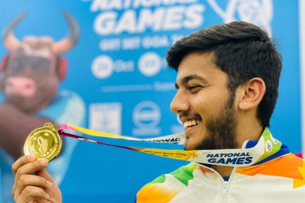 Aishwarya Tomar won gold in 50 meter rifle in Asian shooting