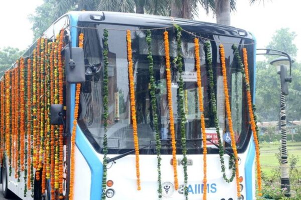 Delhi AIIMS gets 3 electric buses, will serve patients inside and outside the campus AIIMS Delhi Gets 3 New Electric Buses A
